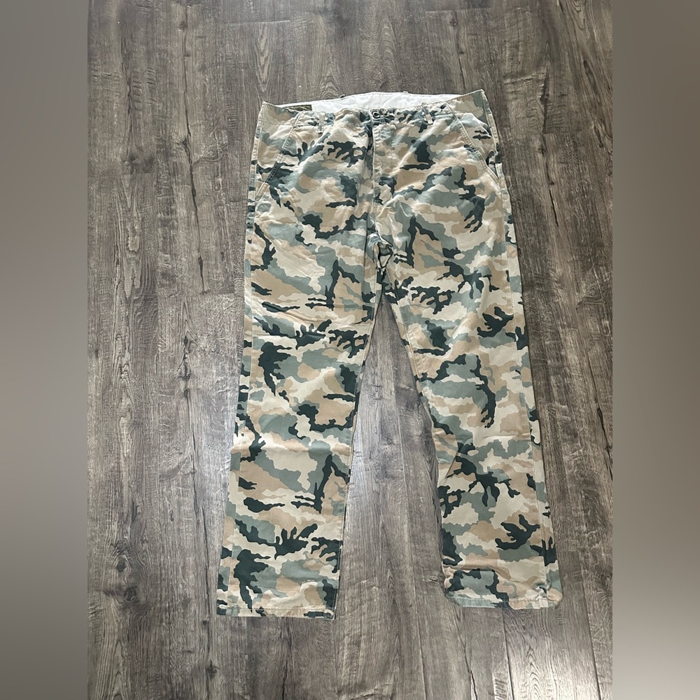 Levi's Men's Camo Cargo Pants in Green & Tan